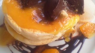 ふわっふわのあまーいパンケーキとおかずパンケーキどちらも楽しめます