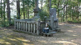 護良親王の身代わりになったとされる村上義光の墓