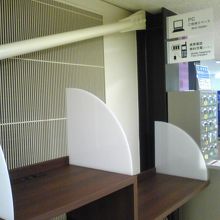 コンセントを完備したパソコンコーナー