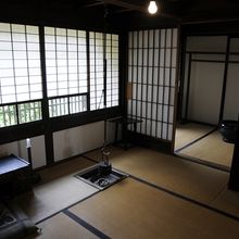 石川啄木夫妻が新婚の一時期を過ごした四畳半の部屋。