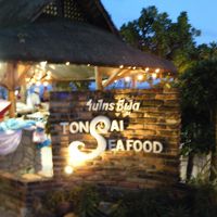 朝食はビーチフロントのレストラン