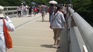 外宮は左側通行、内宮は右側通行