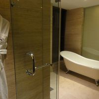 広々バスルーム