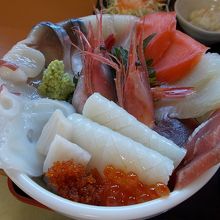 海鮮丼 1800円です。