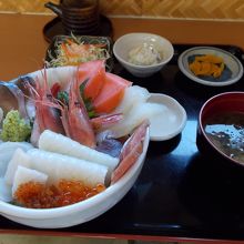 海鮮丼 1800円です。