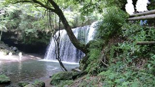 長い坂道を降りてでも見る価値あると思います。