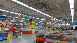 富王大飯店の前にあります。