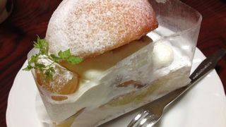 ショーケースの中のごっつい果物に一目ぼれ