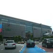 向かって右が博多阪急