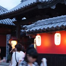 赤壁で有名な合元寺です。なぜ、赤いのかは現地で聞いてね。
