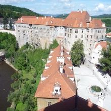 城の塔から見たチェスキー・クルムロフ城