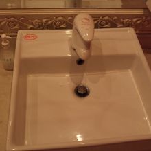 トイレの手洗い場までキティちゃんだらけ