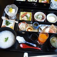 ホテル内、吉翠亭の朝ご飯です