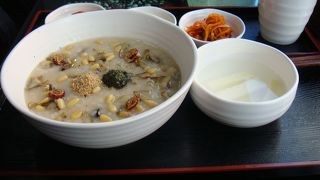 ちょっとオシャレなお粥屋さんです