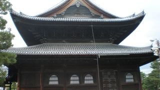 日本最大の禅寺として七堂伽藍の配置は見事である。
