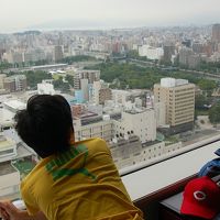 部屋より平和公園、宮島を望む