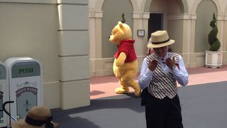 平日に来るのが吉です。