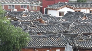 昔の韓国の村の住まいが残っている北村韓屋村