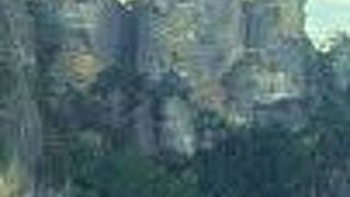 有名な奇岩、スリーシスターズ