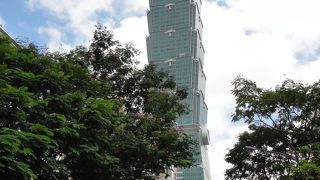 竹をデザインした超高層ビル