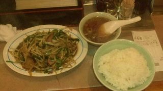 神保町降りて集英社の向かい、便利な所で味良し、ボリュームも