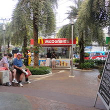 入り口そばに、ﾃﾞｻﾞｰﾄだけのﾏｯｸ