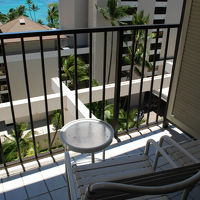 ラナイ。椅子とテーブルがありました。