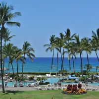 ビーチと手前がプール