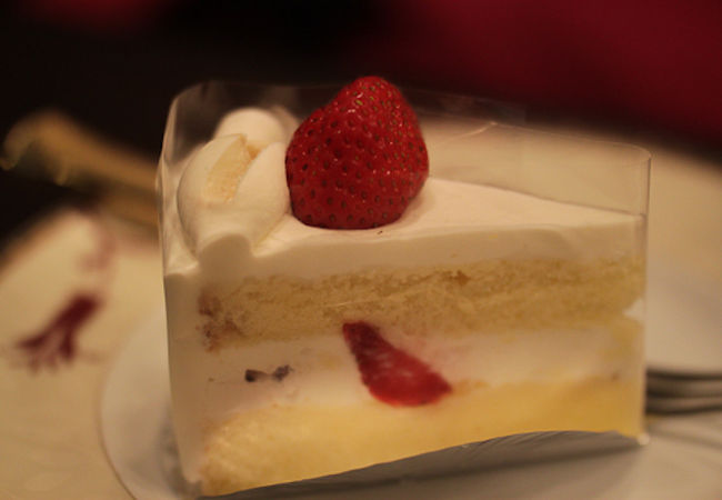 地下鉄出口前の好立地　紅茶系メニュー豊富