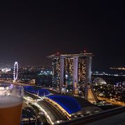 シンガポールの夜景を見ながら1杯