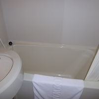 浴槽は、若干狭い。