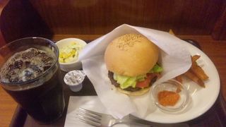 普通のハンバーガー屋でした