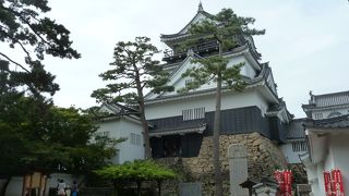 岡崎観光のはじめに天守閣にのぼりましょう。