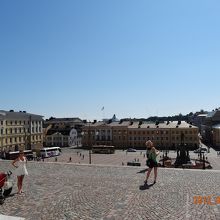 ヘルシンキ大聖堂から見える「元老院広場」です。