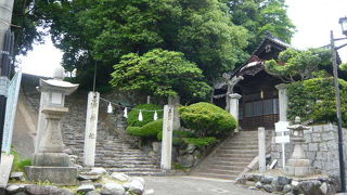 石階段を登って