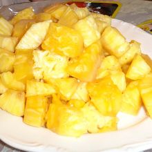 食べ放題のパイナップル