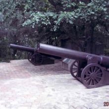 大砲も飾ってある。