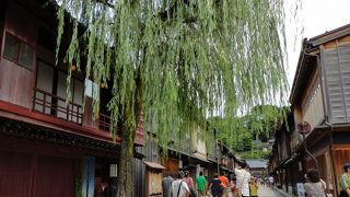 昔のお茶屋さんの街並みが素晴らしい