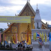 このお寺の前の通りが歩行者天国になる
