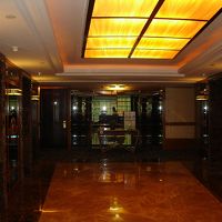 豪華なエレベーターホール