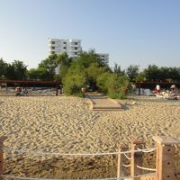 プライベートビーチからホテル望む。