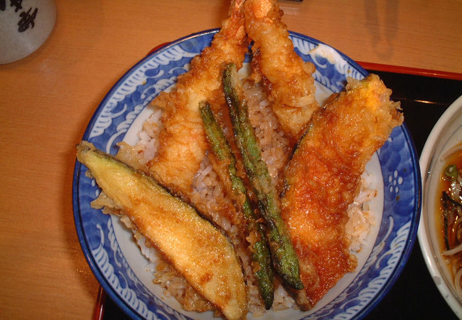 リーズナブルな丼専門店