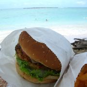 カイルアビーチでのんびりと食べたいハンバーガー♪