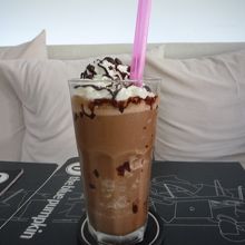 ソファでいただくfrozenmocca