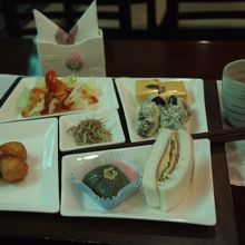 「餅弁当」。気分がアガる美しさ！