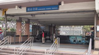 すぐ北側には龍山寺です