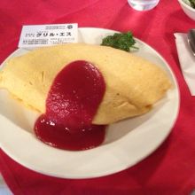 名刺を比べると大きさがわかると思います