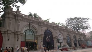 古い建物を利用しています