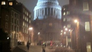 夜のセント・ポール大聖堂