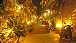 昼と夜で雰囲気が異なる